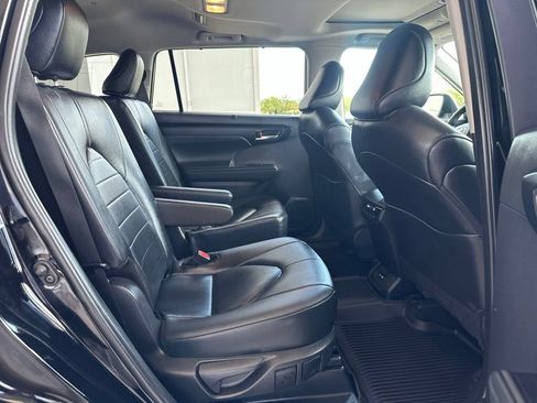 Certified 2025 Toyota Highlander XLE AWD/4WD image 14