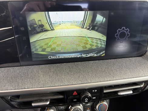 Used 2025 Nissan Kicks SV AWD/4WD image 21