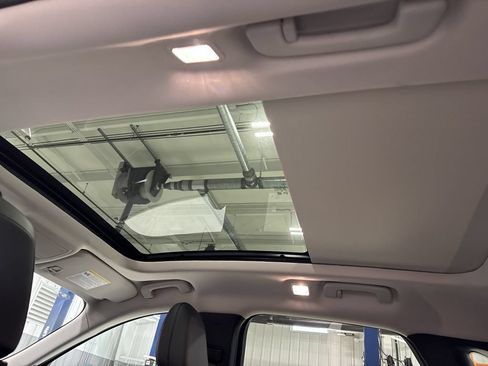 New 2025 Ford Escape SE w/ Class II Trailer Tow Package FWD image 15