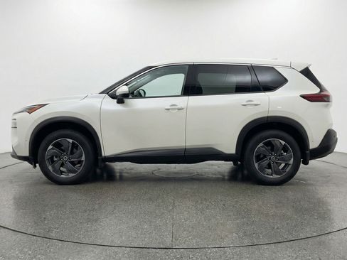 Used 2025 Nissan Rogue SV image 5