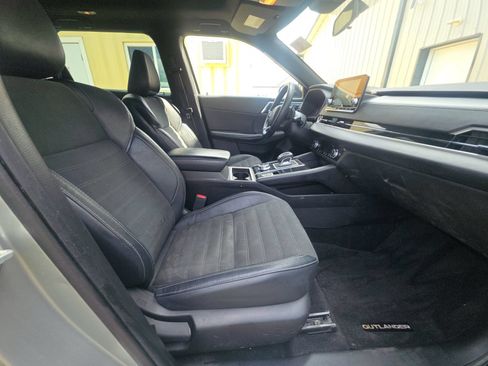 Used 2022 Mitsubishi Outlander SE AWD/4WD image 13