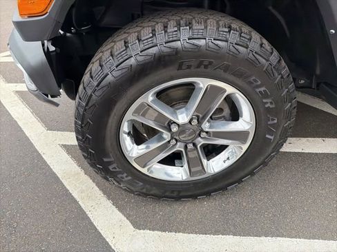 Used 2022 Jeep Wrangler Unlimited Sahara image 29