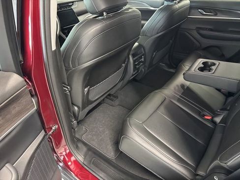Used 2023 Jeep Grand Cherokee Limited AWD/4WD image 21