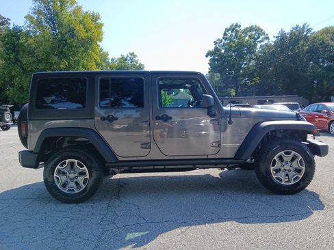 Used 2014 Jeep Wrangler Unlimited Rubicon w/ Connectivity Group AWD/4WD image 5