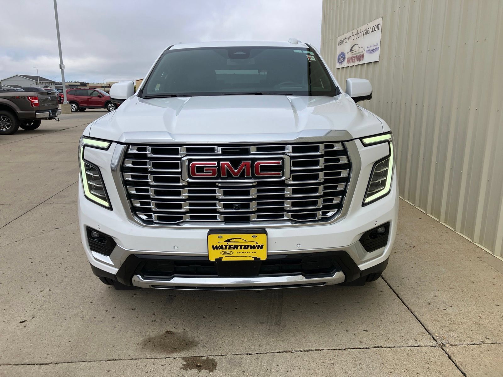 Used 2025 GMC Yukon Denali AWD/4WD image 2