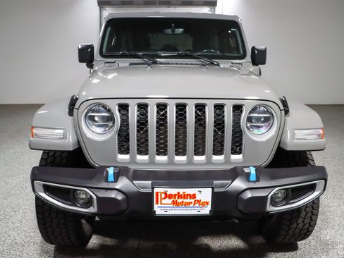 Used 2022 Jeep Wrangler Unlimited Sahara w/ Cold Weather Group AWD/4WD image 4