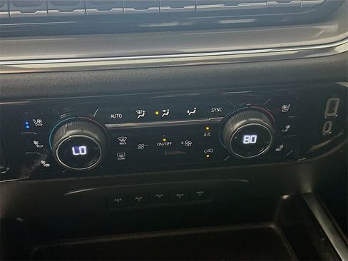 Used 2024 Chevrolet Silverado 3500 High Country w/ High Country Premium Package image 18