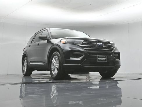 Used 2024 Ford Explorer XLT RWD image 43