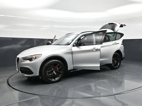 Used 2020 Alfa Romeo Stelvio w/ Nero Edizione RWD image 27