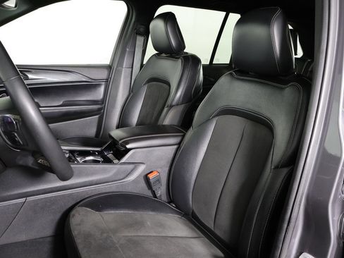 Used 2023 Jeep Grand Cherokee Altitude image 24