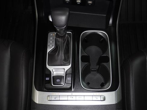Used 2024 Kia Carnival LX FWD image 21