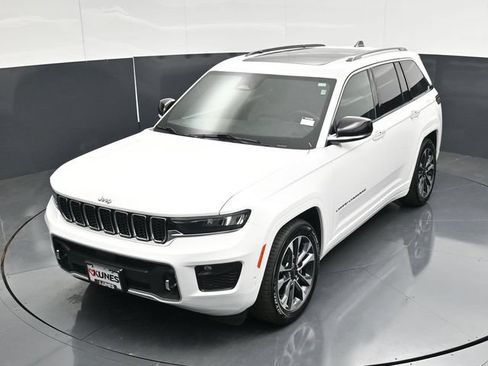 Used 2023 Jeep Grand Cherokee Overland AWD/4WD image 54