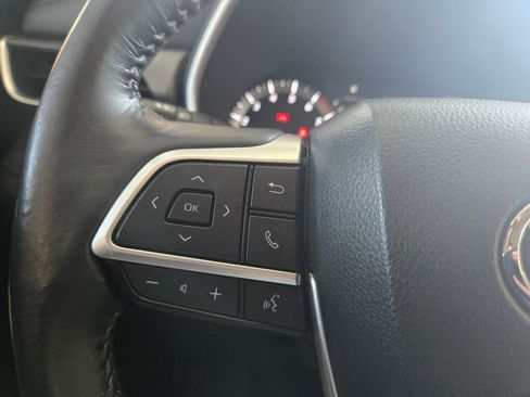 Used 2023 Toyota Highlander XLE image 13