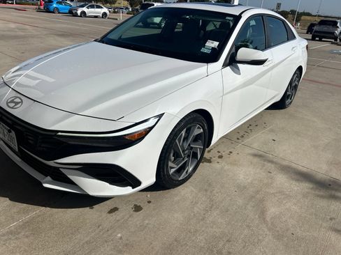 Used 2025 Hyundai Elantra Limited FWD image 1