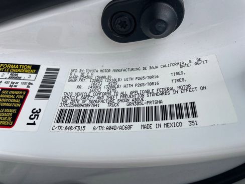 Used 2017 Toyota Tacoma TRD Off-Road image 13