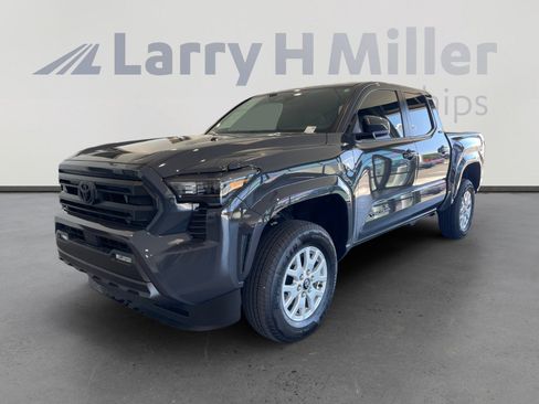 Certified 2025 Toyota Tacoma SR5 AWD/4WD image 1