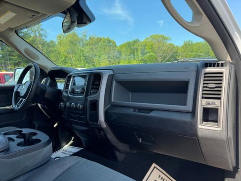 Used 2018 RAM 1500 Express AWD/4WD image 19