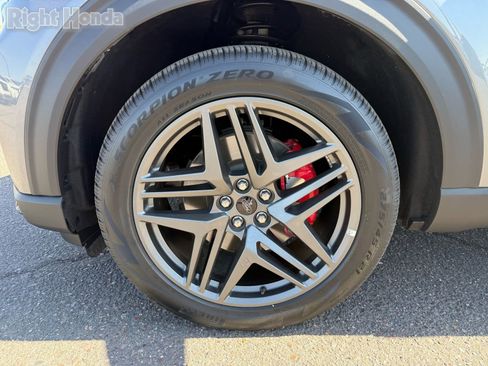 Used 2025 Ford Explorer ST-Line w/ Premium Package image 11