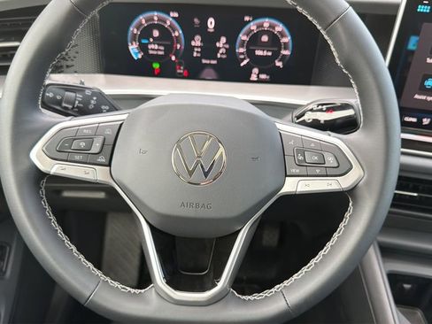New 2026 Volkswagen Tiguan SE FWD image 14