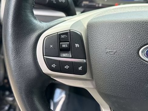 Used 2023 Ford Explorer XLT w/ Equipment Group 202A AWD/4WD image 19