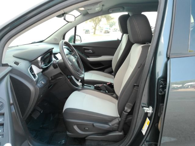 Used 2022 Chevrolet Trax LS w/ Tint and Cruise Package AWD/4WD image 12