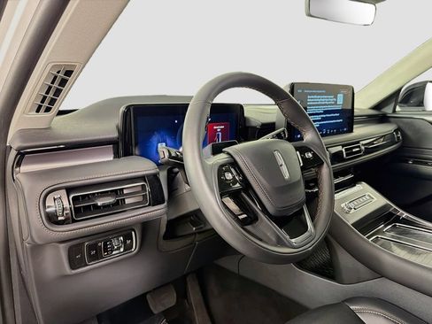 Used 2026 Lincoln Aviator 2WD image 9