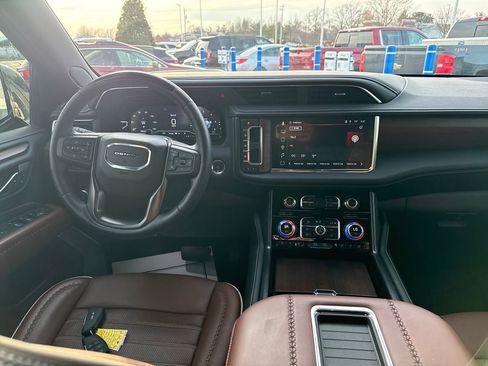 Used 2023 GMC Yukon Denali Ultimate image 15