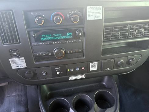 Used 2015 GMC Savana 3500 image 15