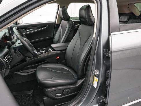 Used 2023 Lincoln Nautilus Reserve AWD/4WD image 12
