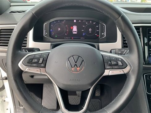Used 2020 Volkswagen Atlas Cross Sport SEL Premium image 34