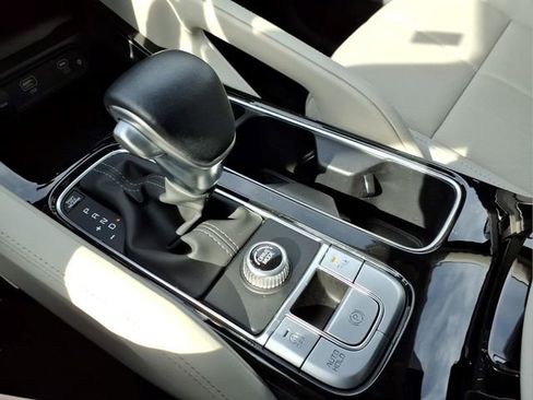 Used 2024 Kia Telluride EX w/ EX Captain's Chair Package FWD image 26