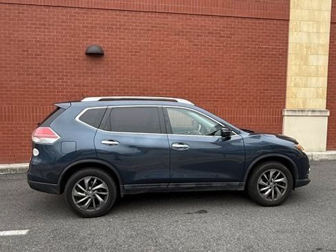 Used 2015 Nissan Rogue SL w/ SL Premium Package image 2