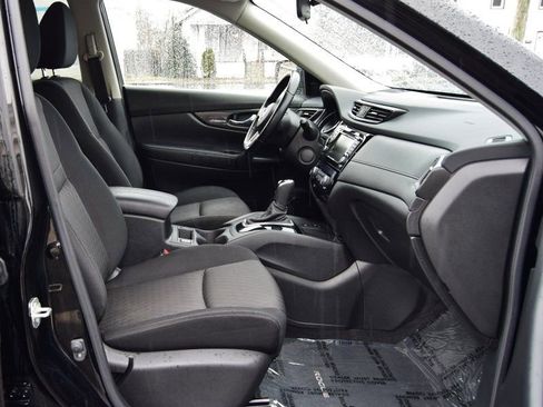 Used 2020 Nissan Rogue SV w/ Premium Package image 17