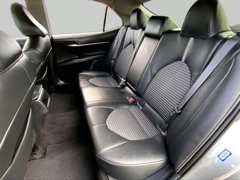 Used 2018 Toyota Camry SE w/ Convenience Package FWD image 20