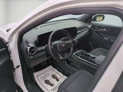 Used 2025 Chevrolet Equinox LT FWD image 11