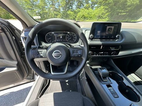 Used 2021 Nissan Rogue SV image 40