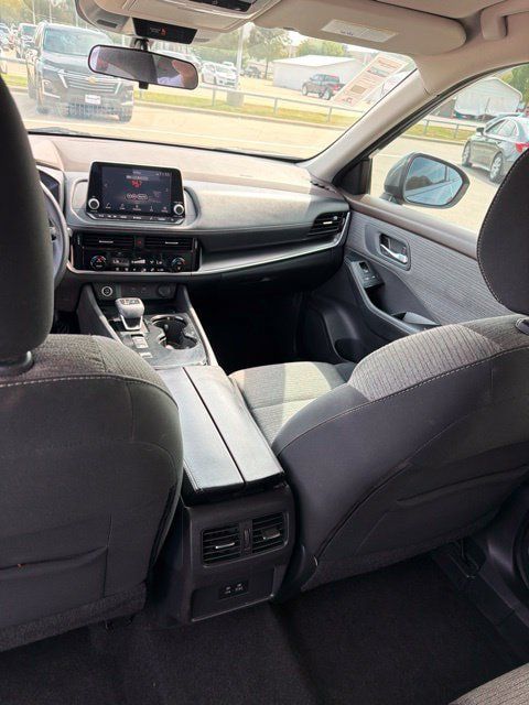 Used 2021 Nissan Rogue SV FWD image 11