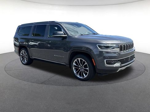 Certified 2024 Jeep Wagoneer L Series III w/ Premium Group I AWD/4WD image 8