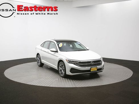 Used 2023 Volkswagen Jetta SE w/ Panoramic Sunroof Package image 48