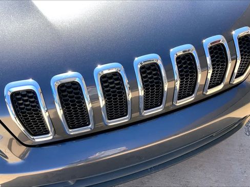 Used 2015 Jeep Cherokee Latitude FWD image 29