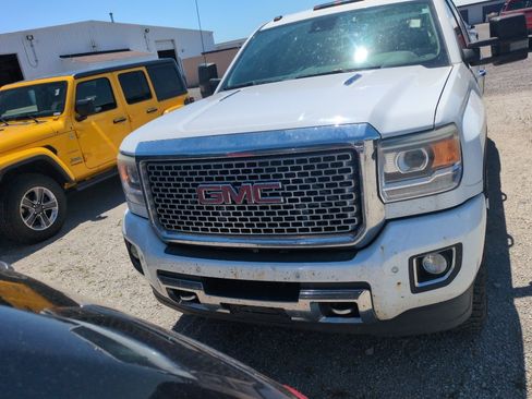 Used 2015 GMC Sierra 2500 Denali w/ Duramax Plus Package AWD/4WD image 2