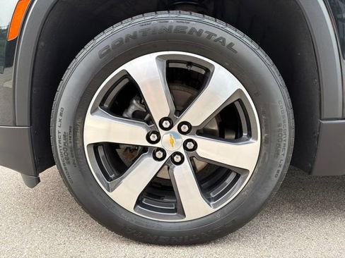 Used 2023 Chevrolet Traverse LT w/ LT Premium Package AWD/4WD image 10