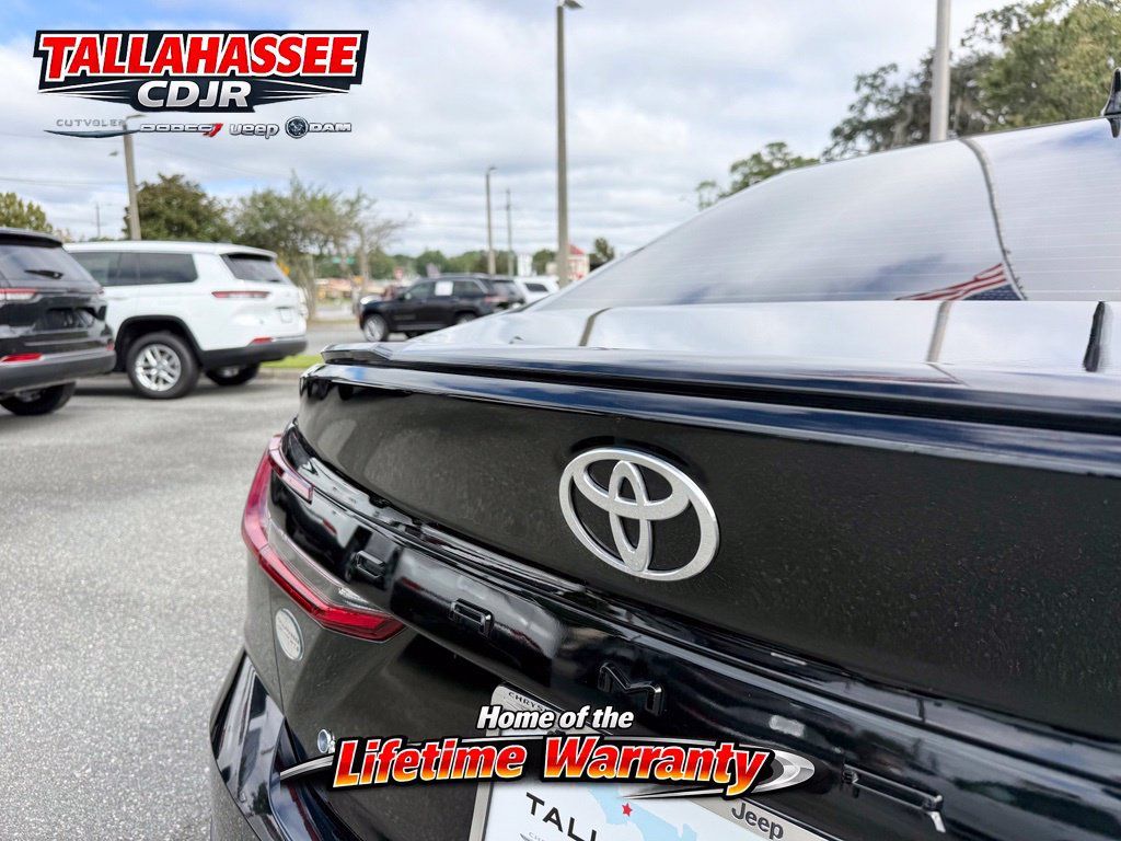 Used 2025 Toyota Camry SE w/ Convenience Package FWD image 6