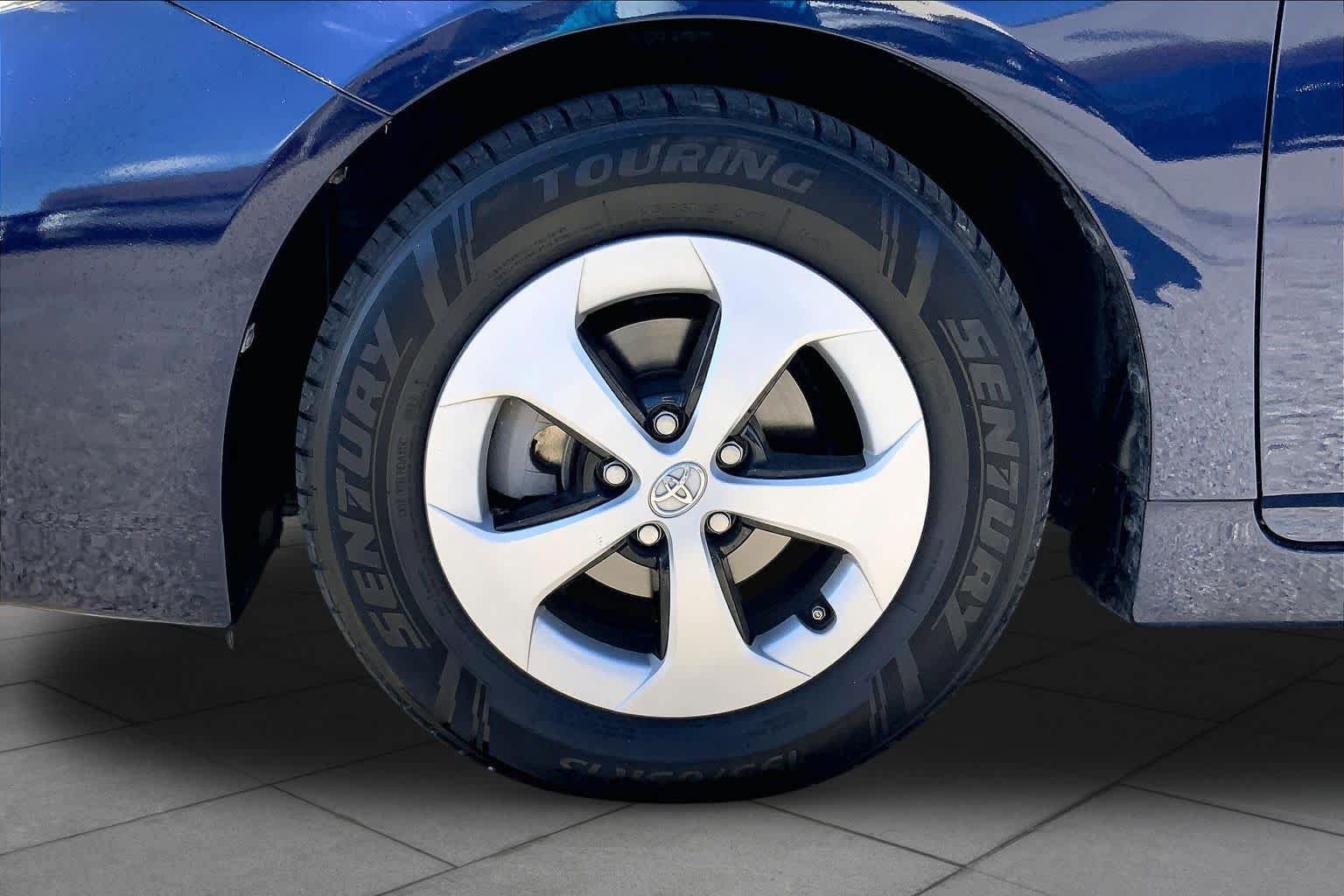 Used 2014 Toyota Prius Three FWD image 10