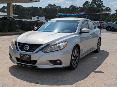 Used 2016 Nissan Altima 2.5 SL w/ 2.5 Technology Package image 2