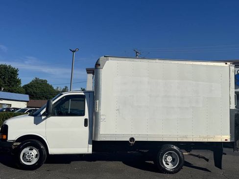 Used 2010 Chevrolet Express 3500 RWD image 10