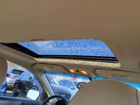 Used 2010 Mercury Milan image 22