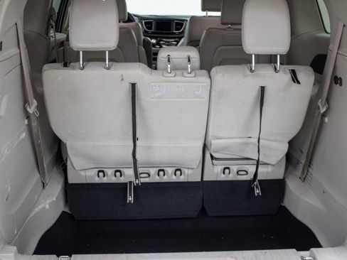 Used 2021 Chrysler Voyager Lxi image 24