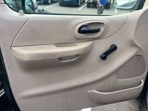 Used 2001 Ford F150 Lariat RWD image 10