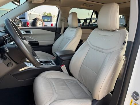 Used 2022 Ford Explorer Platinum w/ Equipment Group 601A AWD/4WD image 13